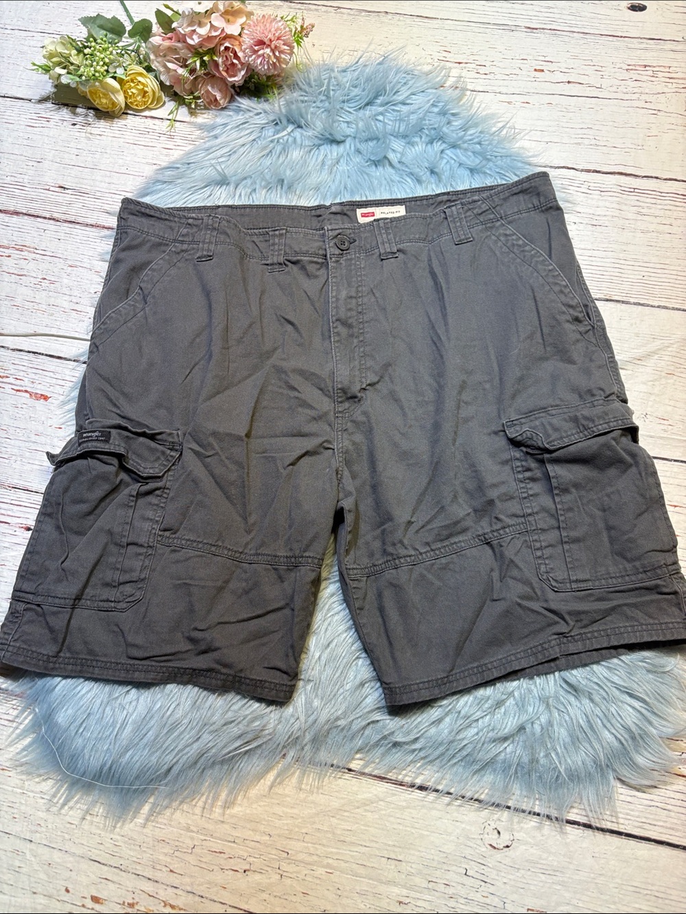 Wrangler Men's Gray Relaxed FitCargo Shorts - Utility Pocket Style Sz 44